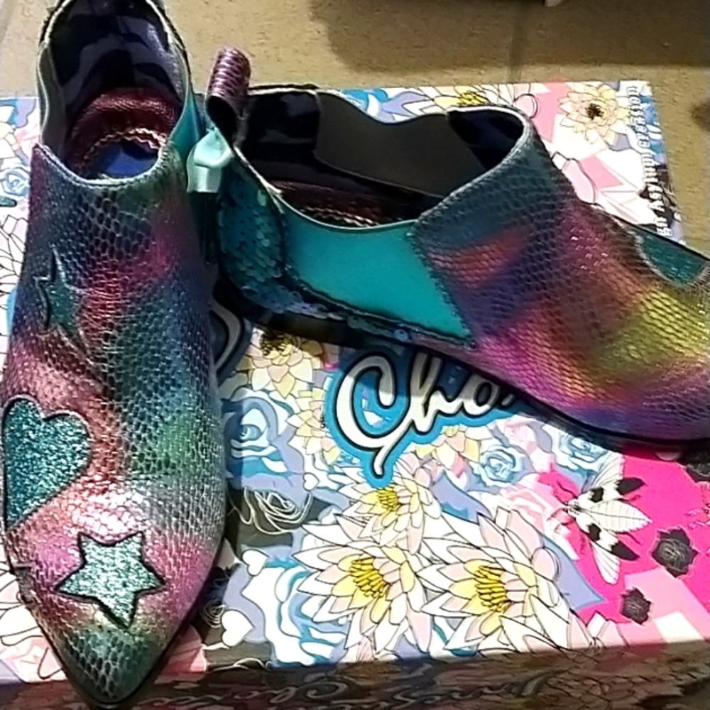 ANKLE BOOTS
